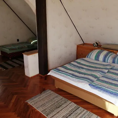 Hera Vendeghaz Apartmán *