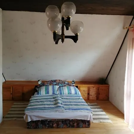 Hera Vendeghaz Apartmán *